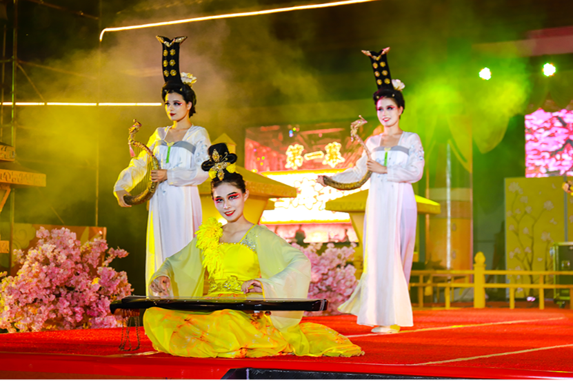 2000架無(wú)人機(jī)流星雨震撼首秀 濟(jì)南方特開(kāi)啟精彩國(guó)潮盛宴
