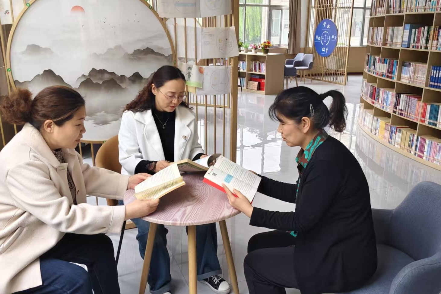 淄博市張店區(qū)家具城社區(qū)組織開(kāi)展“書(shū)香伴成長(zhǎng) 閱讀正當(dāng)時(shí)”主題讀書(shū)分享活動(dòng)